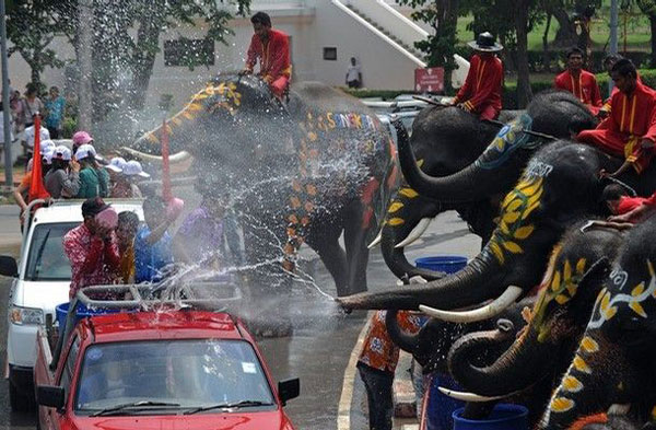 泰國潑水節(jié)圖片_泰國潑水節(jié)旅游圖片